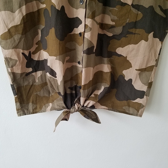 MADEWELL Short Sleeve Boxy Oversized Tie Front Shirt in Cottontail Camo XS - Picture 6 of 12